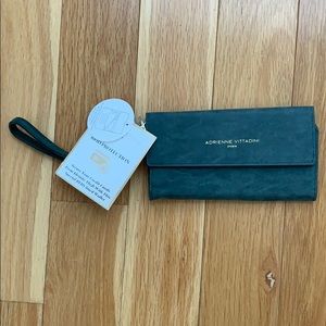 Adrienne Vittadini wallet